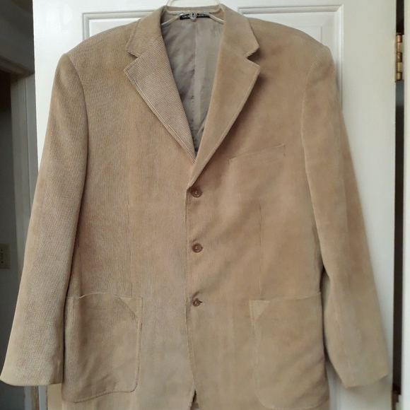 Giorgio Armani Other - Giorgio Armani Tan sports coat size 56